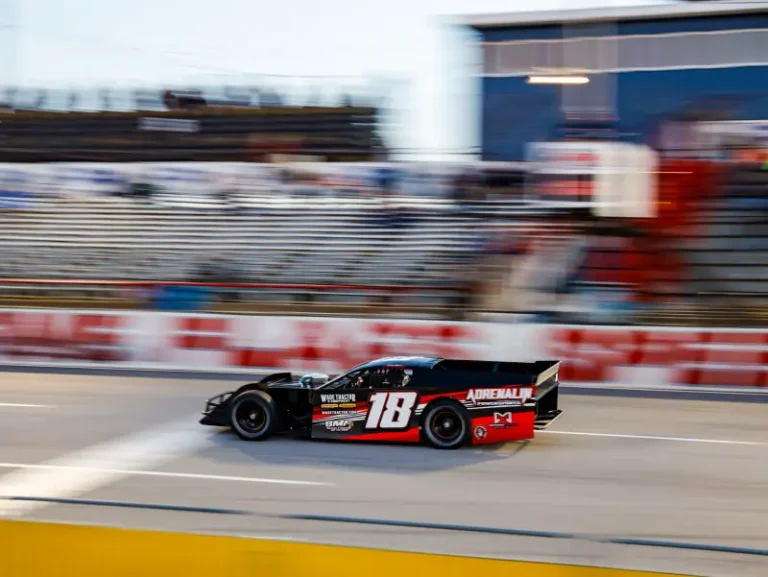 Modified car racing in Modifieds of Mayhem series